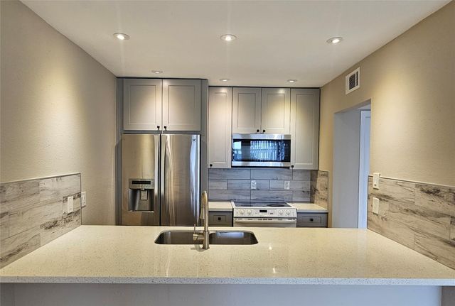 2822 S Bartell Dr Drive 5, Houston, TX 77054