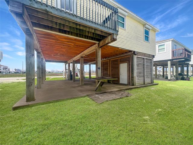 81 Santar Loop, Surfside Beach, TX 77541