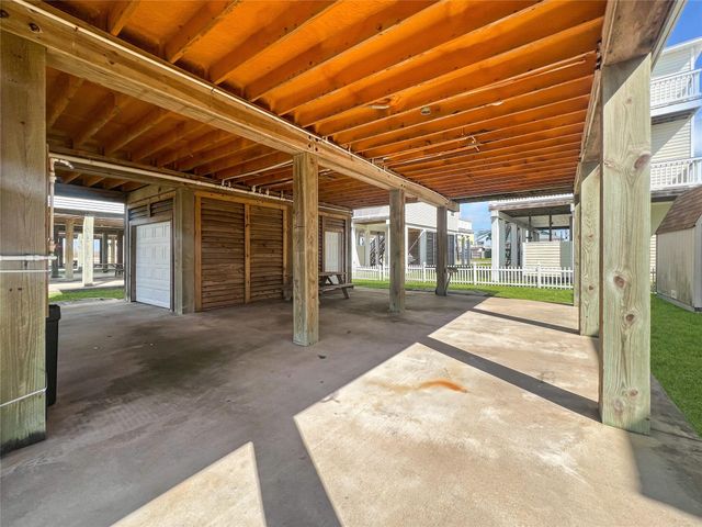 81 Santar Loop, Surfside Beach, TX 77541