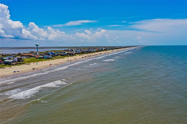 81 Santar Loop, Surfside Beach, TX 77541