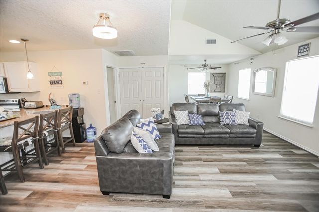 81 Santar Loop, Surfside Beach, TX 77541