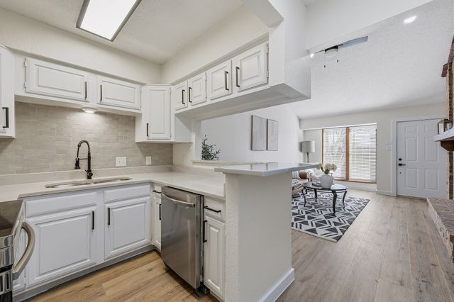 2527 Shady Ridge Drive, Bedford, TX 76021