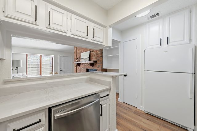 2527 Shady Ridge Drive, Bedford, TX 76021