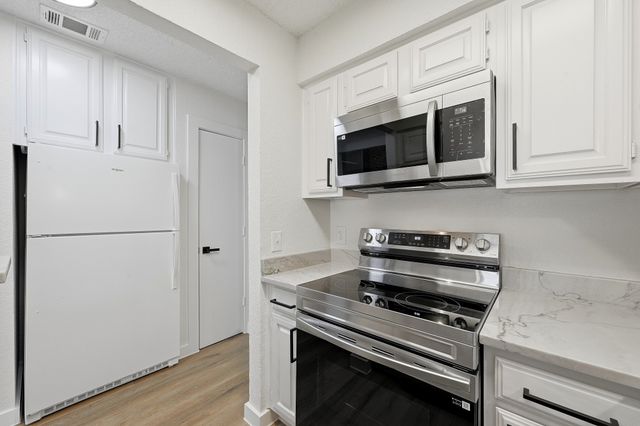 2527 Shady Ridge Drive, Bedford, TX 76021