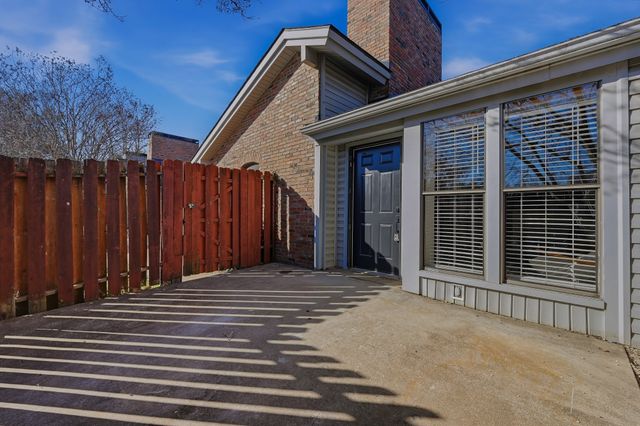 2527 Shady Ridge Drive, Bedford, TX 76021