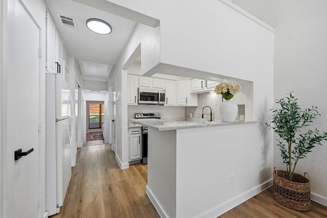 2527 Shady Ridge Drive, Bedford, TX 76021