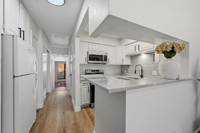 2527 Shady Ridge Drive, Bedford, TX 76021