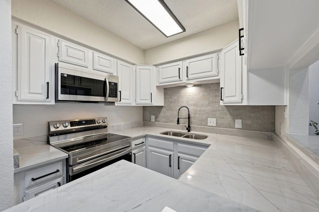 2527 Shady Ridge Drive, Bedford, TX 76021