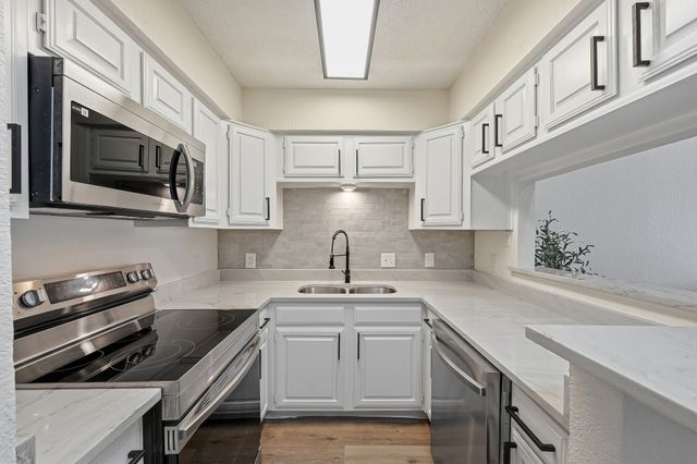 2527 Shady Ridge Drive, Bedford, TX 76021