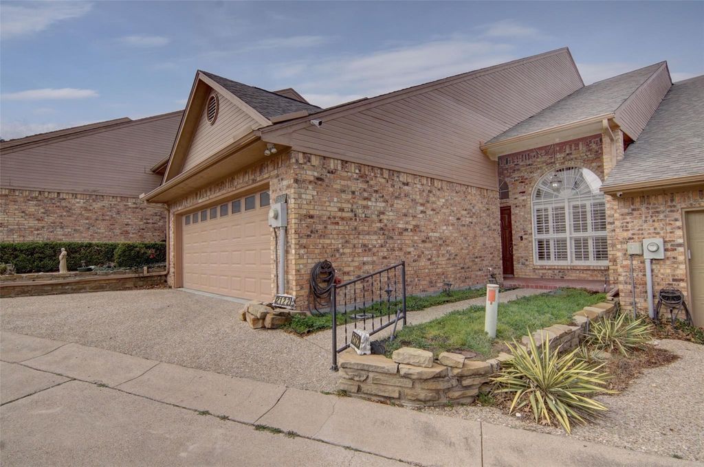 2122 Clear Lake Road, Weatherford, TX 76087