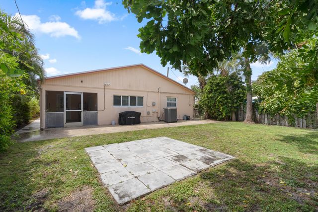 306 18th Avenue N, Lake Worth Beach, FL 33460