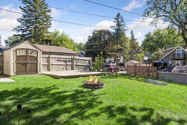 1960 Ivy Avenue E, Saint Paul, MN 55119