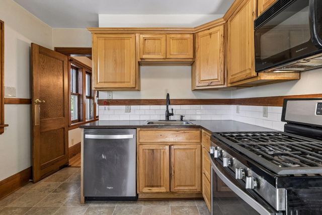 1960 Ivy Avenue E, Saint Paul, MN 55119