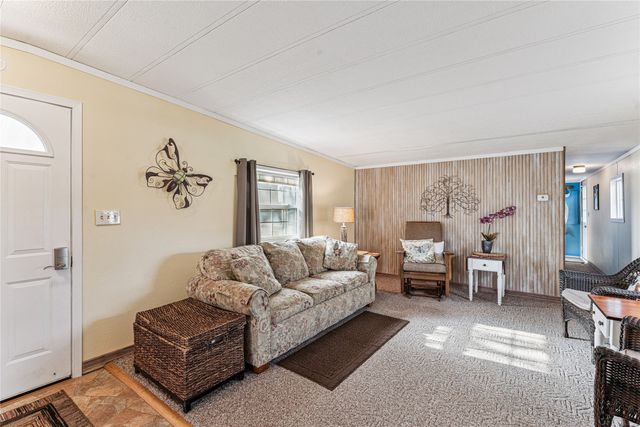 276 Center Point Drive, Montezuma, IA 50171