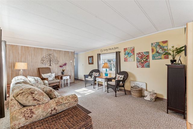 276 Center Point Drive, Montezuma, IA 50171