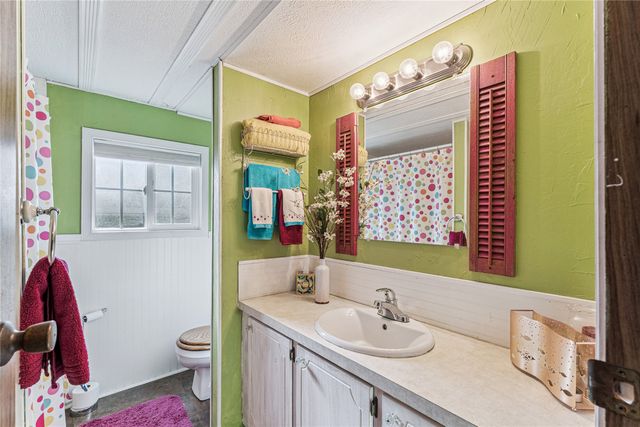 276 Center Point Drive, Montezuma, IA 50171