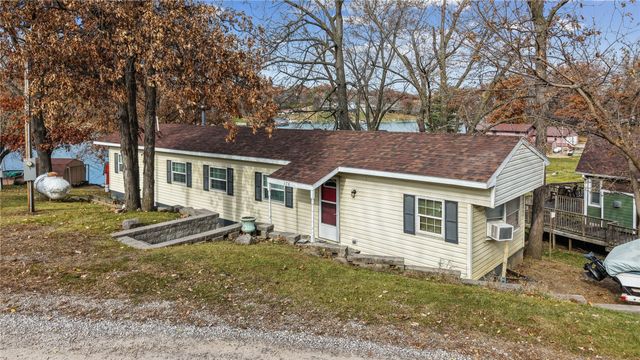 276 Center Point Drive, Montezuma, IA 50171