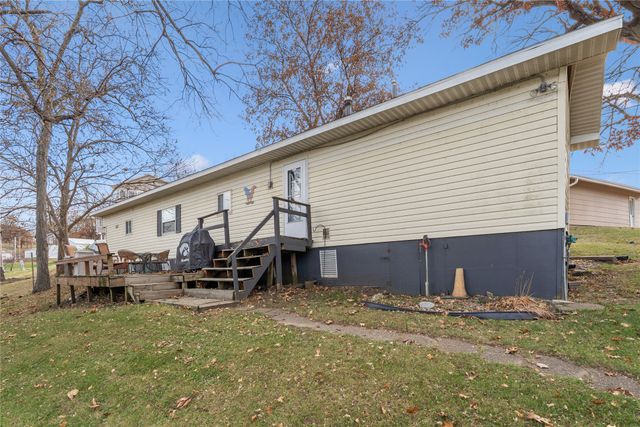 276 Center Point Drive, Montezuma, IA 50171