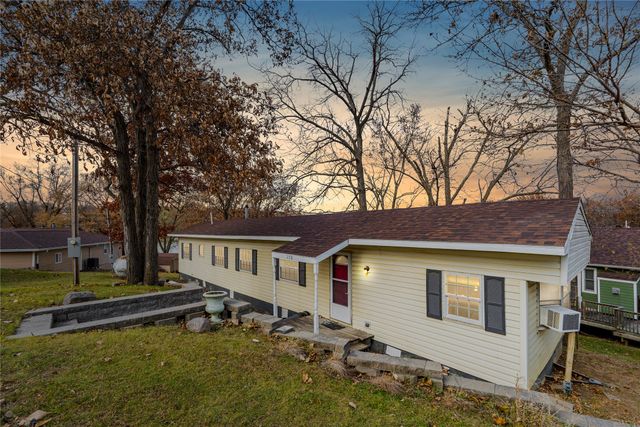 276 Center Point Drive, Montezuma, IA 50171