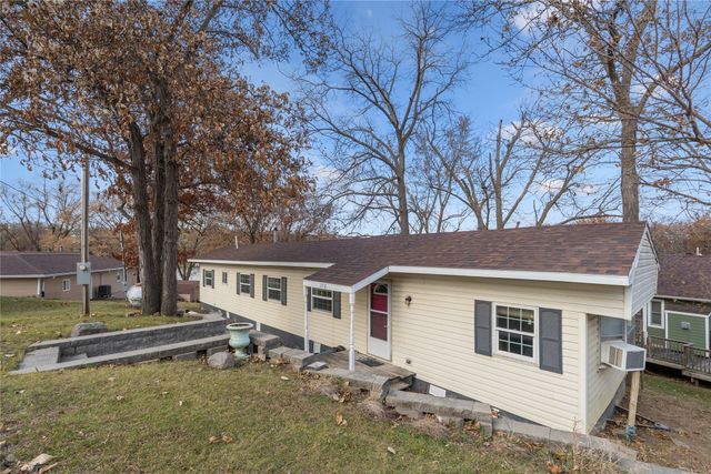 276 Center Point Drive, Montezuma, IA 50171