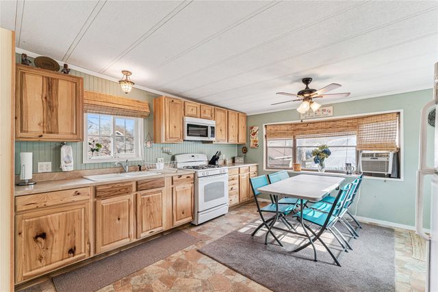 276 Center Point Drive, Montezuma, IA 50171