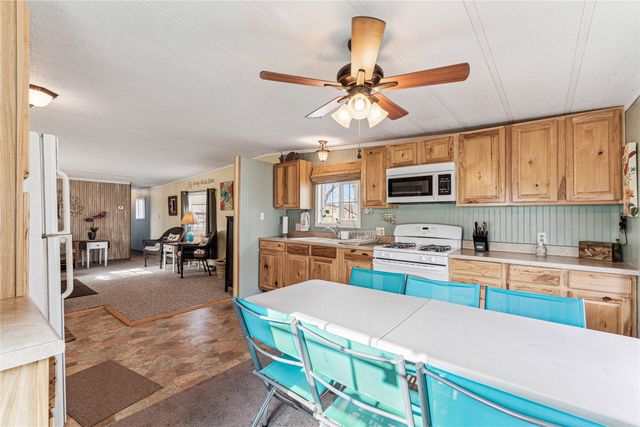 276 Center Point Drive, Montezuma, IA 50171