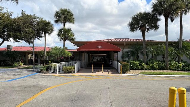 320 Lake Dora Drive 320, West Palm Beach, FL 33411