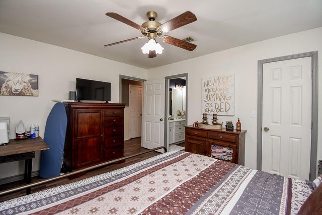 4427 County Road 382, Louise, TX 77455