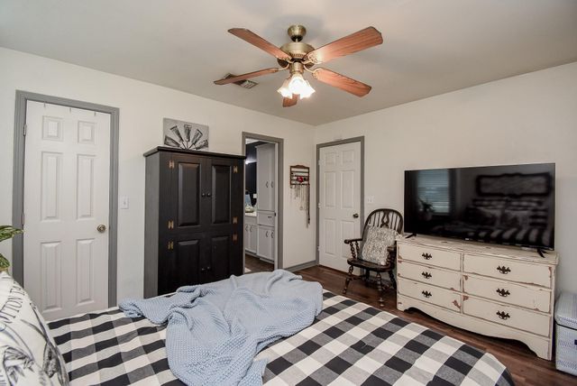 4427 County Road 382, Louise, TX 77455