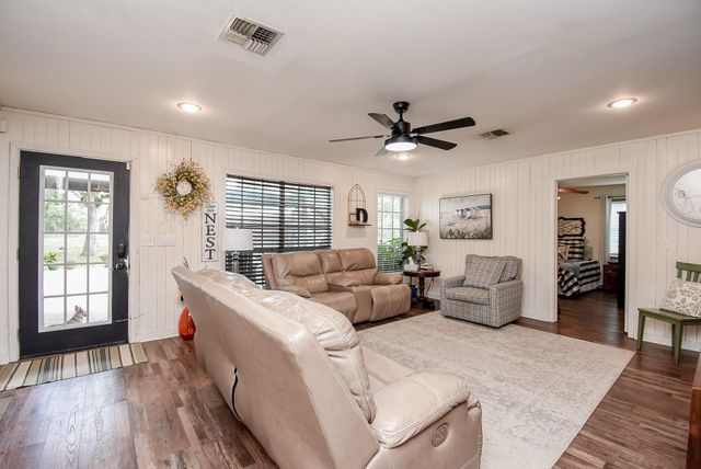 4427 County Road 382, Louise, TX 77455