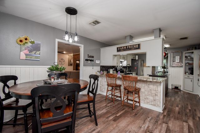 4427 County Road 382, Louise, TX 77455