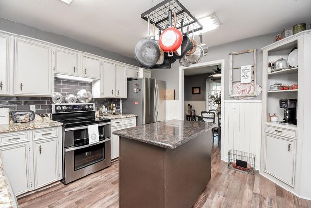 4427 County Road 382, Louise, TX 77455