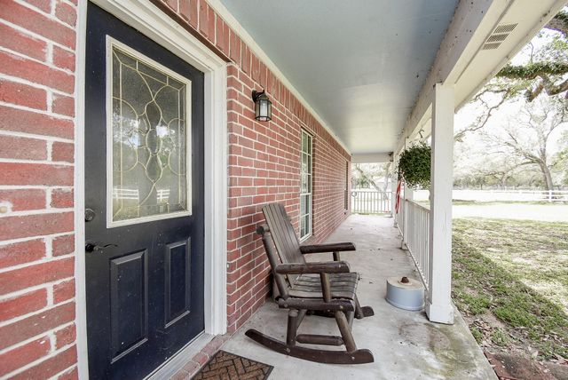 4427 County Road 382, Louise, TX 77455