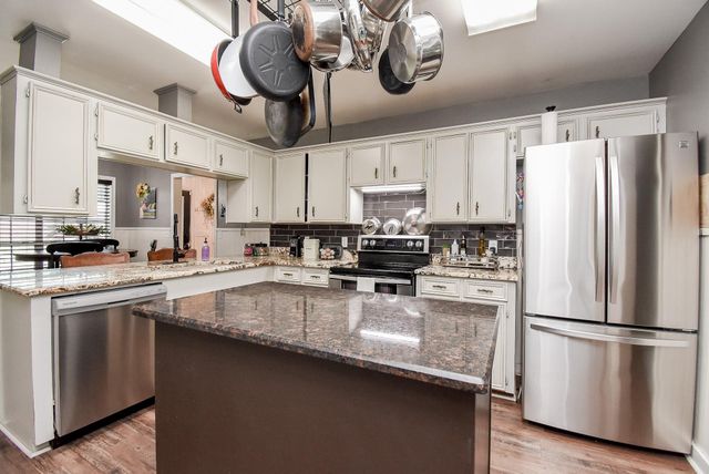 4427 County Road 382, Louise, TX 77455