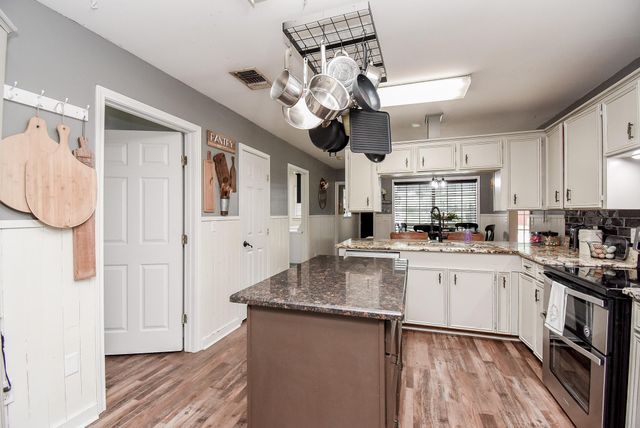 4427 County Road 382, Louise, TX 77455