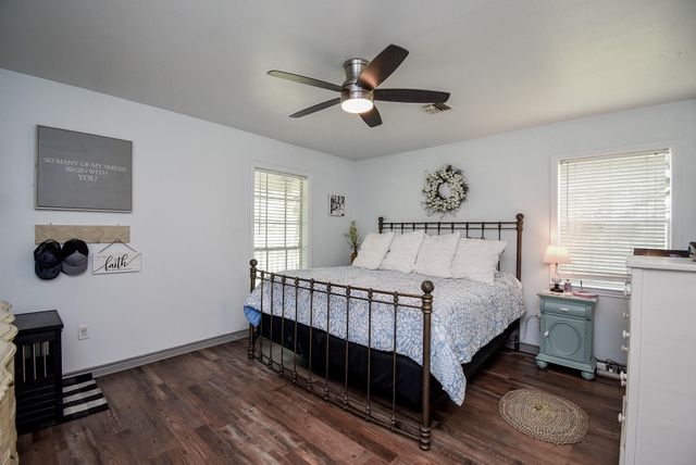 4427 County Road 382, Louise, TX 77455