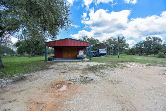 4427 County Road 382, Louise, TX 77455
