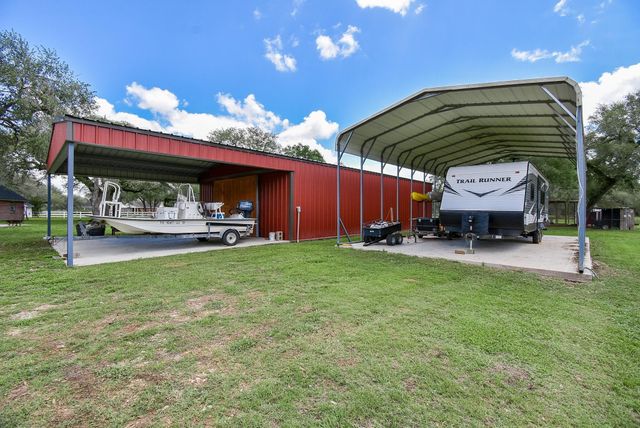 4427 County Road 382, Louise, TX 77455