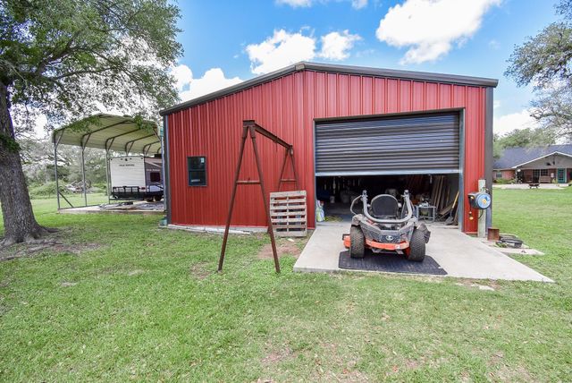 4427 County Road 382, Louise, TX 77455