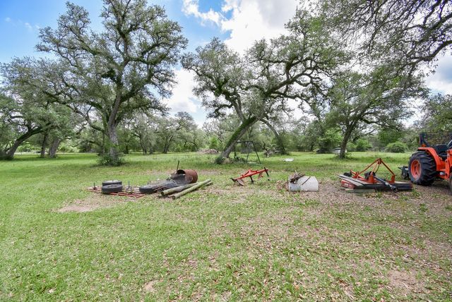 4427 County Road 382, Louise, TX 77455