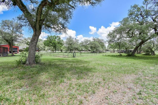 4427 County Road 382, Louise, TX 77455