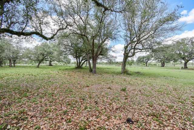4427 County Road 382, Louise, TX 77455