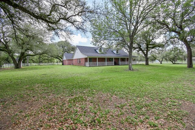 4427 County Road 382, Louise, TX 77455