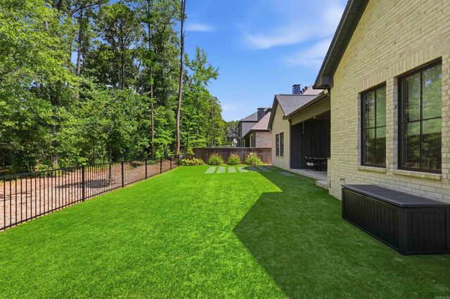 16 Mereville Place, Little Rock, AR 72223