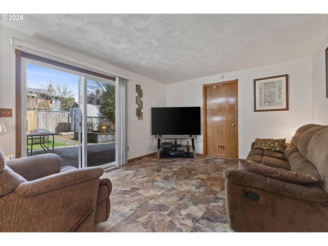 3825 Ne 2ND St, Gresham, OR 97030