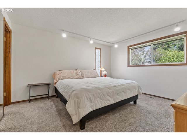 3825 Ne 2ND St, Gresham, OR 97030