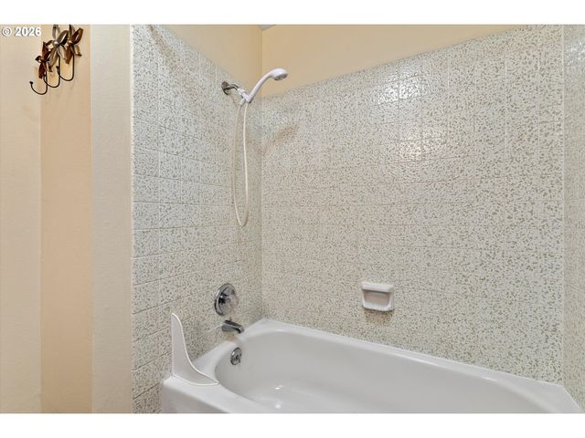 3825 Ne 2ND St, Gresham, OR 97030