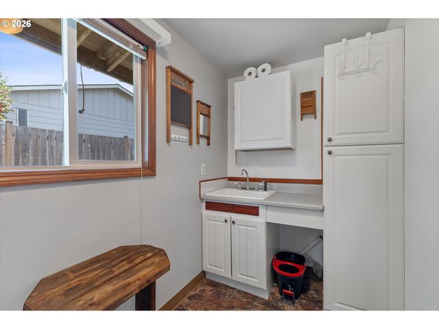 3825 Ne 2ND St, Gresham, OR 97030