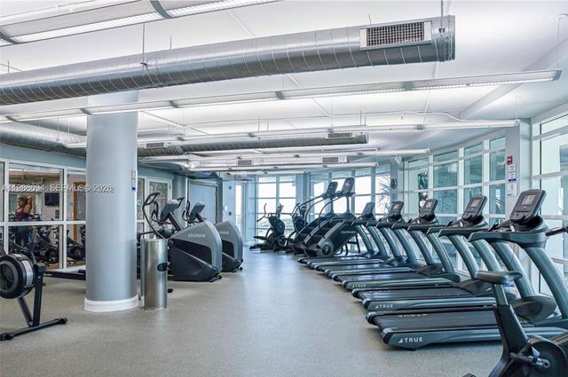 253 NE 2nd St 322, Miami, FL 33132