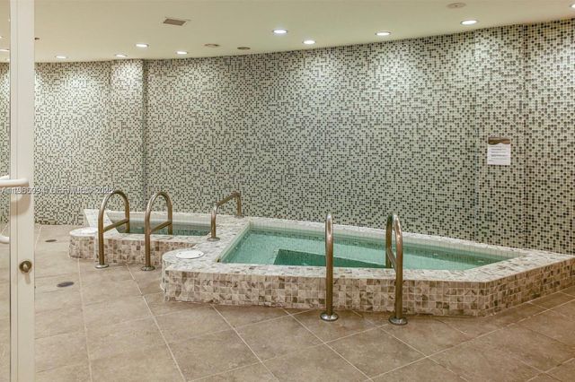 253 NE 2nd St 322, Miami, FL 33132